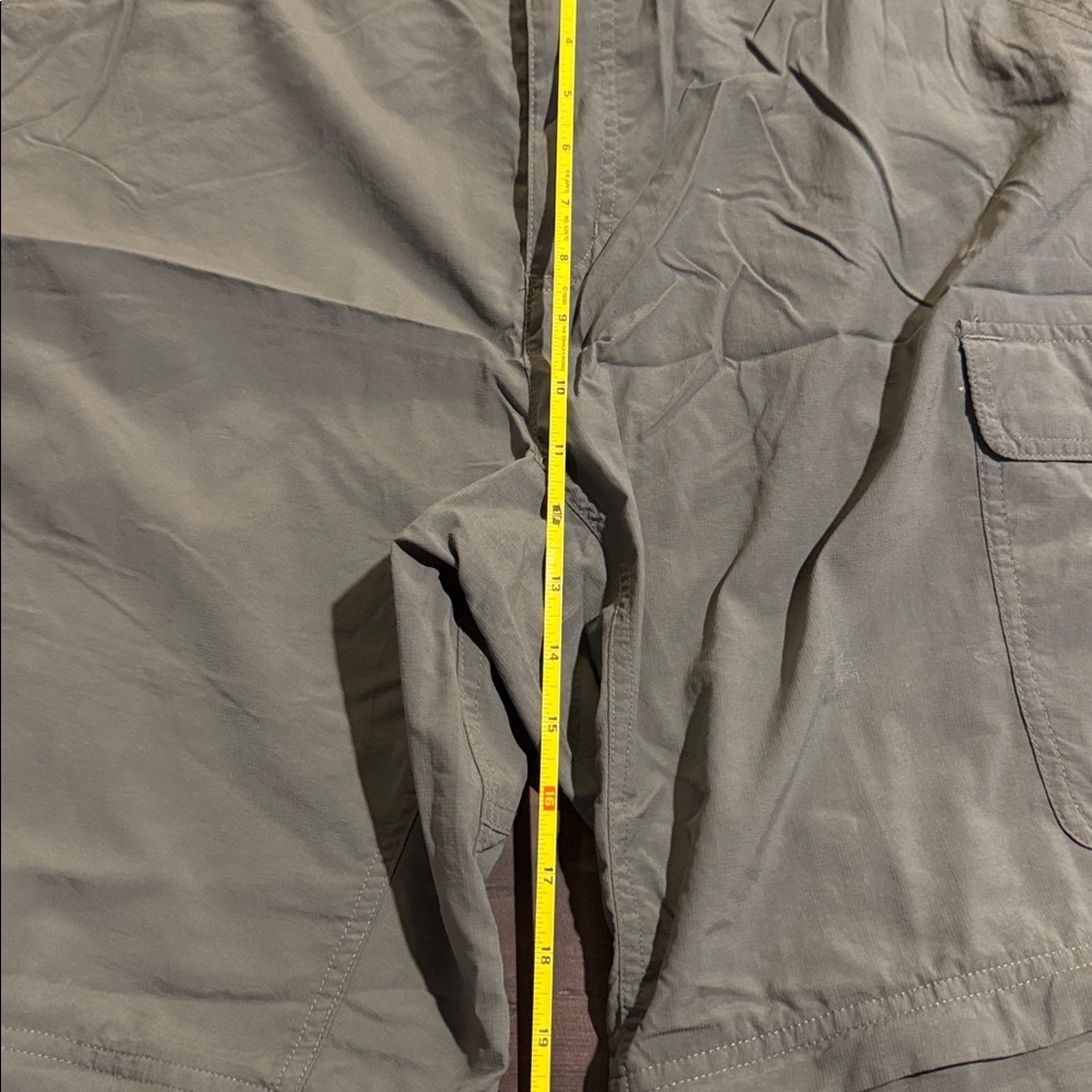 Columbia Titanium Men's Olive Cargo Convertible Pants-Size XXL, Inseam 32 - Picture 9 of 12